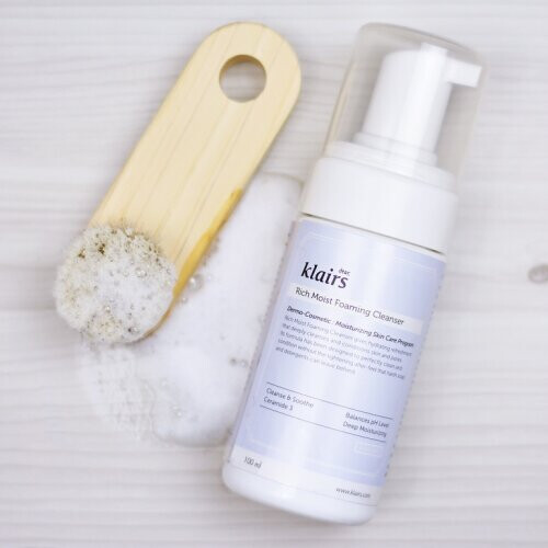Rich Moist Foaming Cleanser