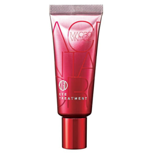 Macro Vintage Eye Treatment