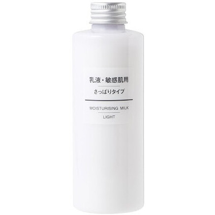 Sensitive Moisturing Milk In Light